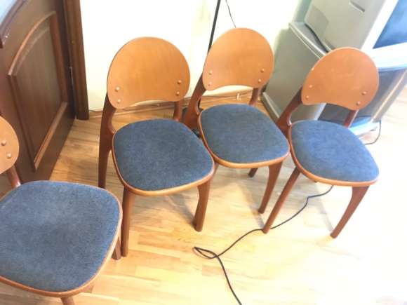 Синие стулья до химчистки